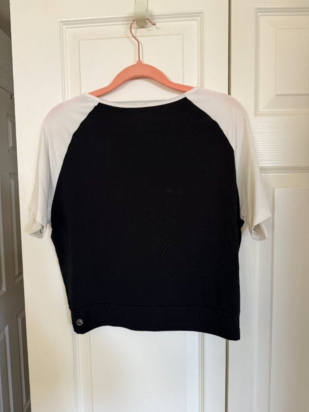 Buffbunny Knotty Raglan Crop - Picture 5 of 5